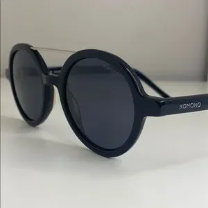 KOMONO Vivien Glossy Black Sunglasses (NEW) ? round Komono | Accessories | Komono New Vivien Glossy Black  main image 3